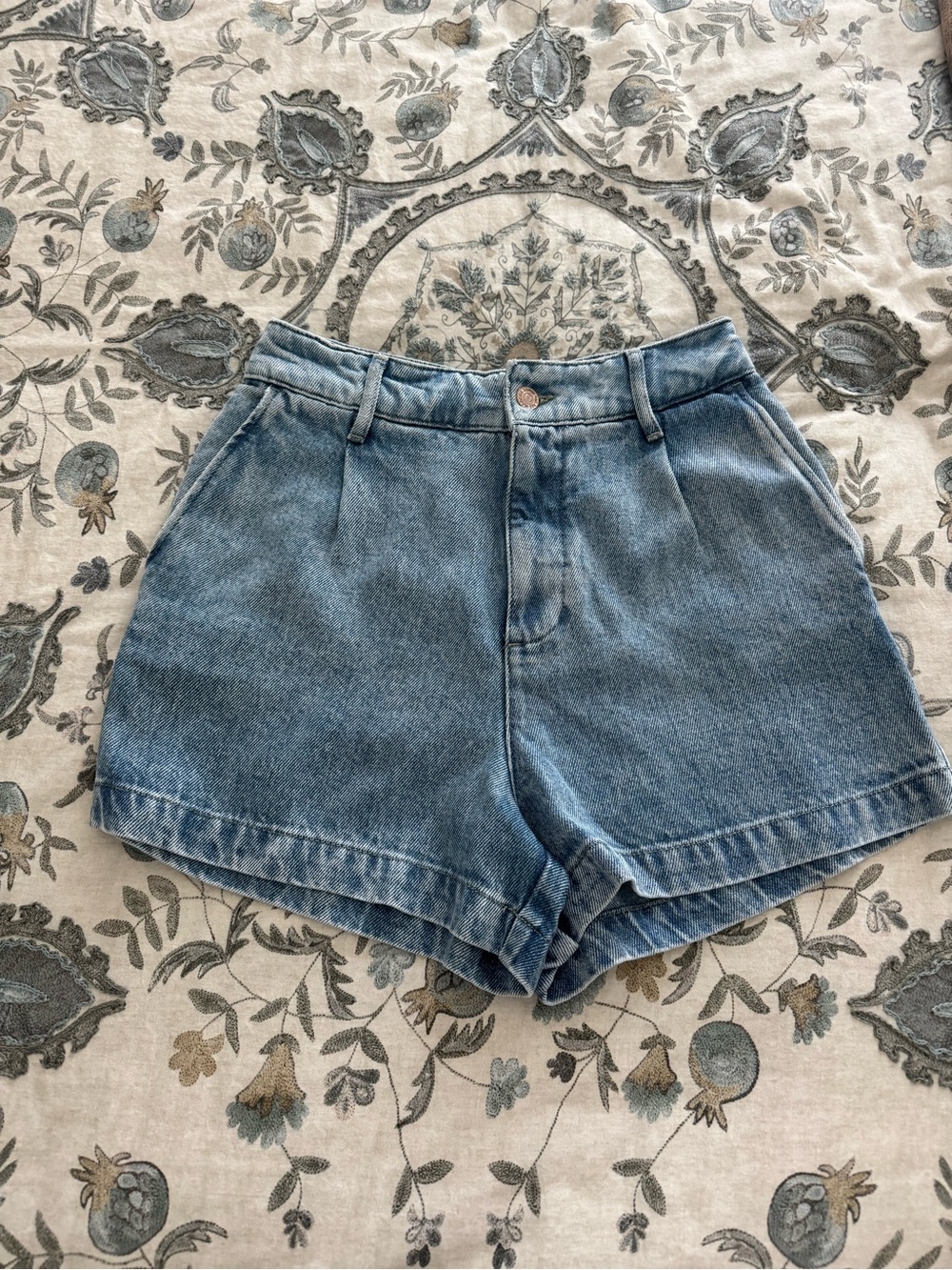 NWT 7 For All Mankind Blue Denim Pleated Shorts Size 26